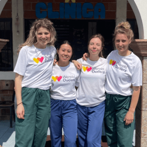Celine Stoop - hele team voor de clinica